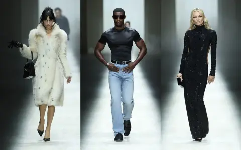Models präsentieren auf dem Laufsteg Looks von Gucci Designer: eine Frau im Pelzmantel, ein Mann in Jeans und ein Model in einem glitzernden schwarzen Kleid.